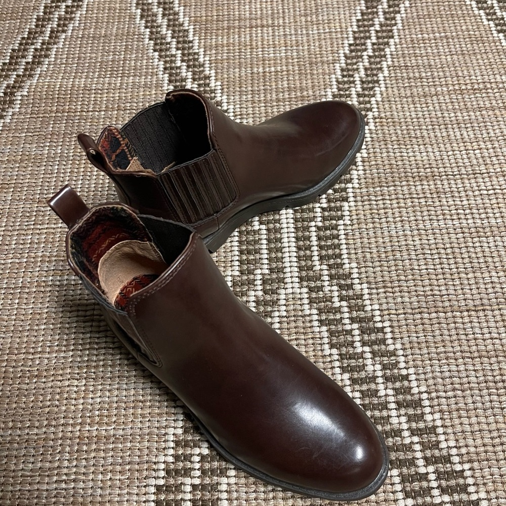 Womans Brown Chelsea Boots